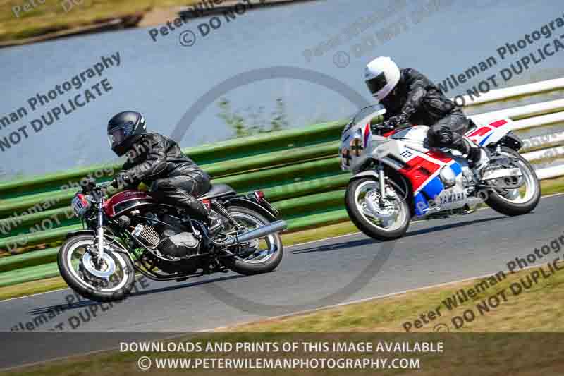 Vintage motorcycle club;eventdigitalimages;mallory park;mallory park trackday photographs;no limits trackdays;peter wileman photography;trackday digital images;trackday photos;vmcc festival 1000 bikes photographs